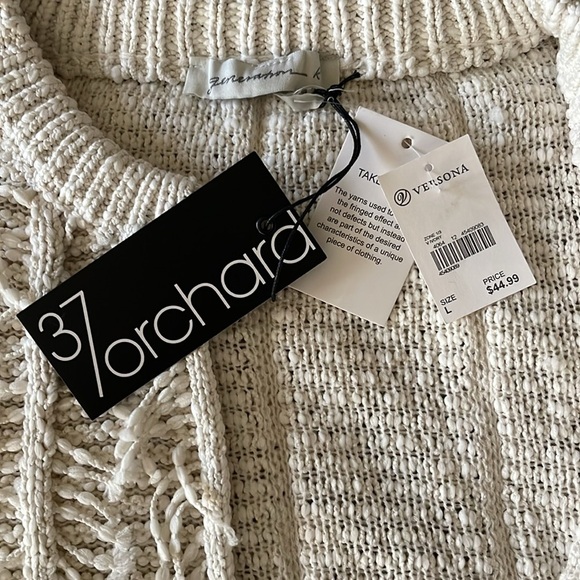 Sweater with fringe; size large - Picture 5 of 5